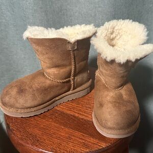 UGG Bailey Toggle Chestnut Kids size 9 Boots with Plush Wool Lining